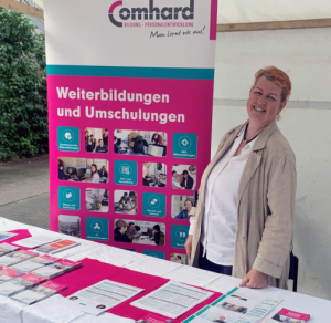 Frau Pelikan auf der Frühlingsmesse des Jobcenters Mitte.